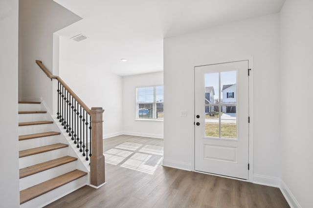 131 Dahlia Dr, La Vergne, TN 37086