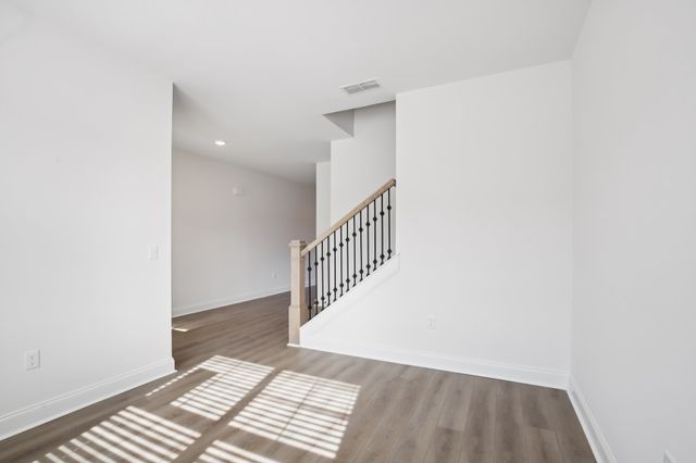 131 Dahlia Dr, La Vergne, TN 37086