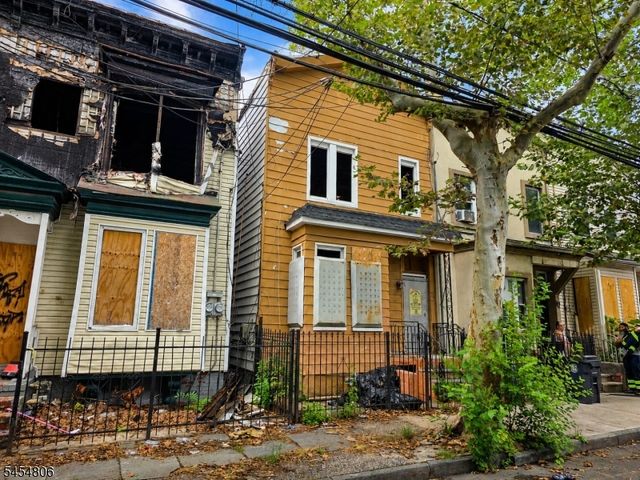 92 Garside St, Newark City, NJ 07104