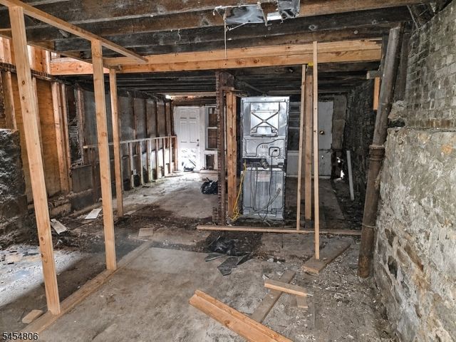 92 Garside St, Newark City, NJ 07104