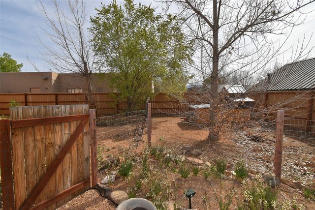 1558 Calle Angelina, Santa Fe, NM 87507