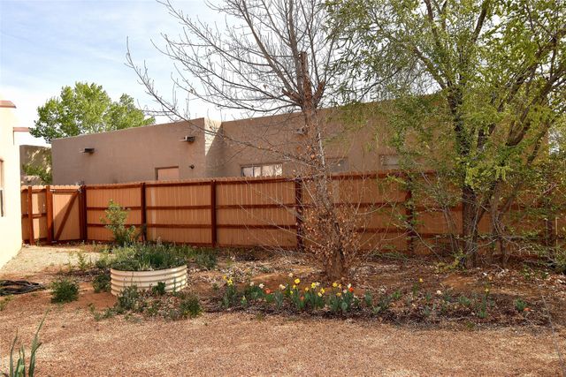 1558 Calle Angelina, Santa Fe, NM 87507