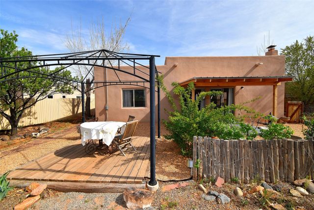 1558 Calle Angelina, Santa Fe, NM 87507