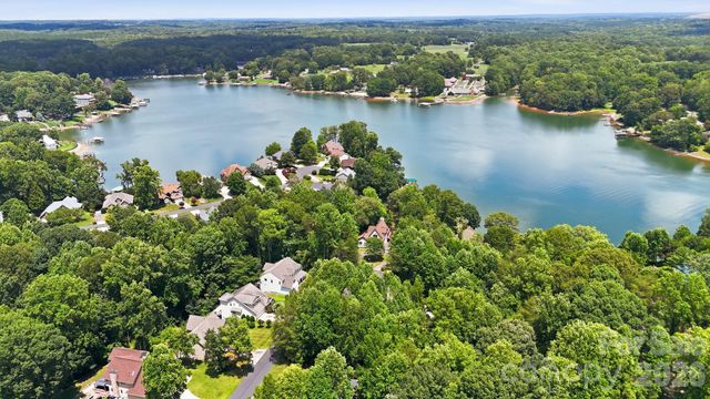 3675 W Bay Drive, Sherrills Ford, NC 28673