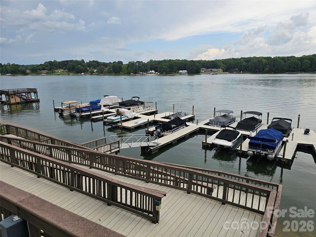 3675 W Bay Drive, Sherrills Ford, NC 28673