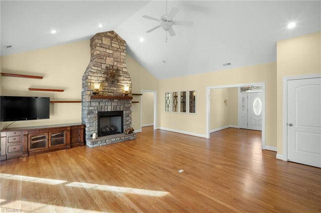 5400 Brittainywood Road, Kernersville, NC 27284