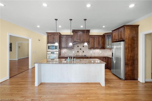 5400 Brittainywood Road, Kernersville, NC 27284