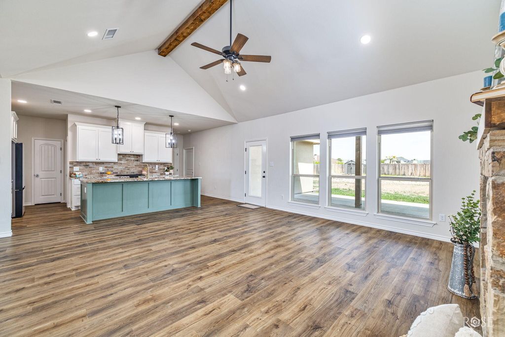 Image 10 of property listing at 1938 Beaty Road, San Angelo, TX 76904