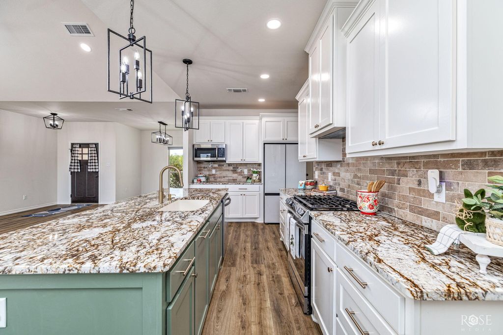 Image 12 of property listing at 1938 Beaty Road, San Angelo, TX 76904