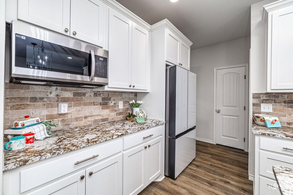 Image 13 of property listing at 1938 Beaty Road, San Angelo, TX 76904