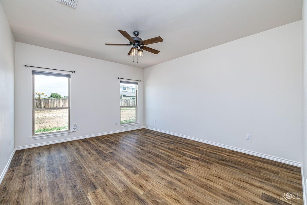 Image 15 of property listing at 1938 Beaty Road, San Angelo, TX 76904