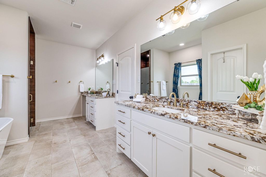 Image 18 of property listing at 1938 Beaty Road, San Angelo, TX 76904