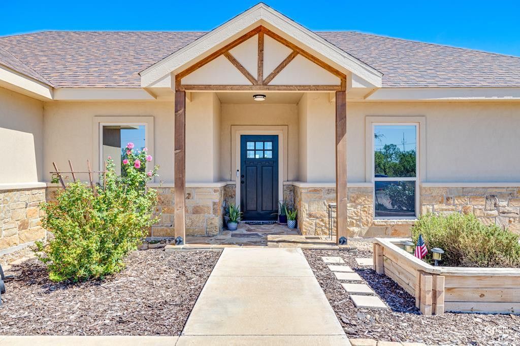 Image 2 of property listing at 1938 Beaty Road, San Angelo, TX 76904