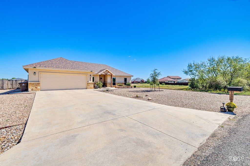 Image 36 of property listing at 1938 Beaty Road, San Angelo, TX 76904