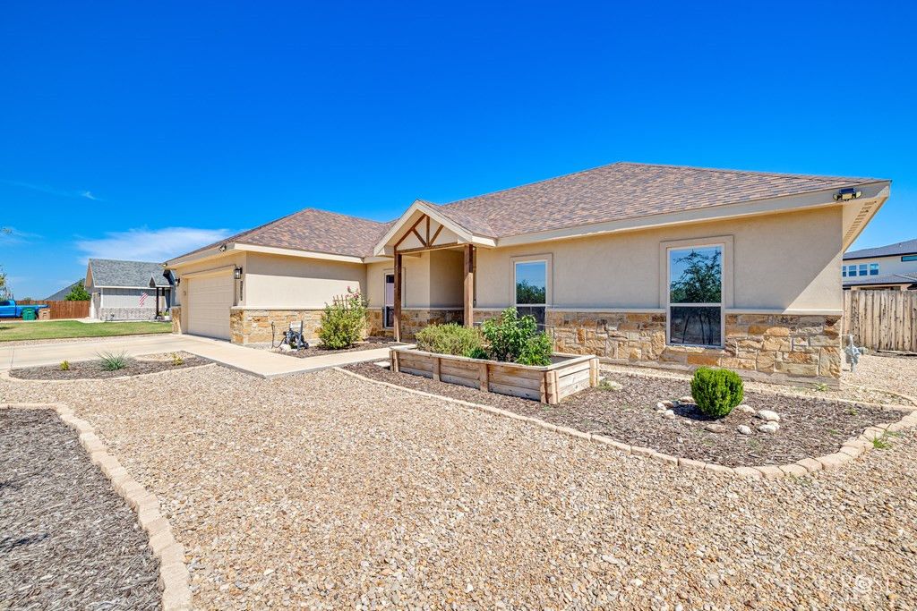 Image 37 of property listing at 1938 Beaty Road, San Angelo, TX 76904