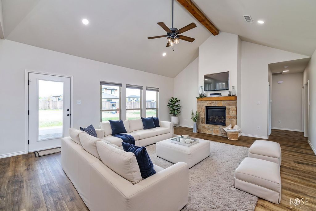 Image 4 of property listing at 1938 Beaty Road, San Angelo, TX 76904