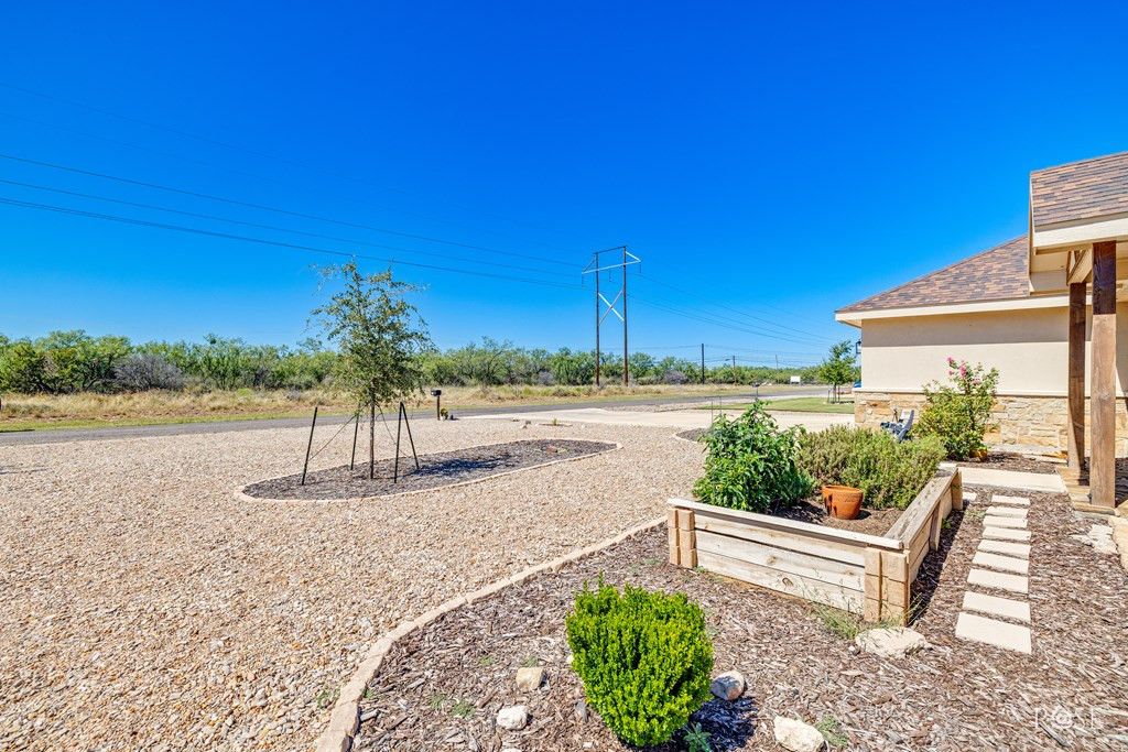 Image 40 of property listing at 1938 Beaty Road, San Angelo, TX 76904