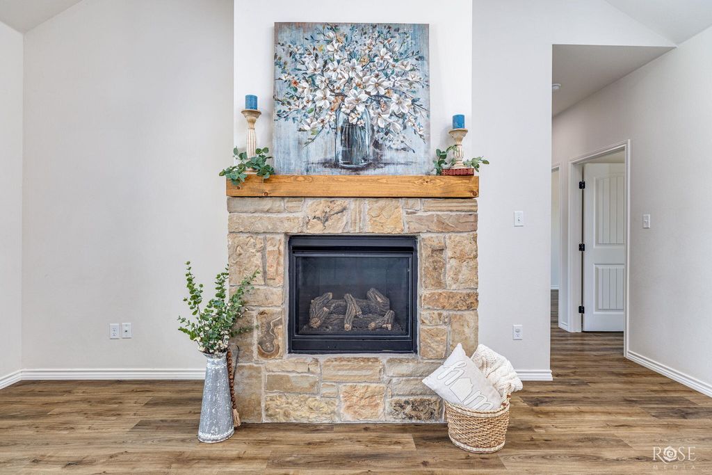 Image 5 of property listing at 1938 Beaty Road, San Angelo, TX 76904