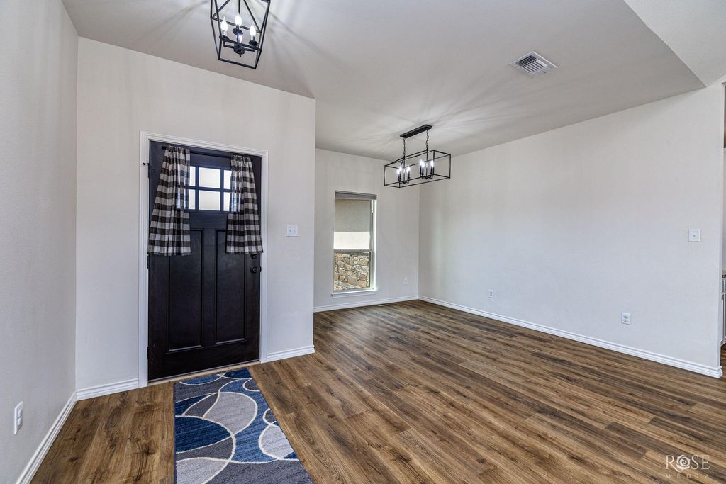 Image 6 of property listing at 1938 Beaty Road, San Angelo, TX 76904