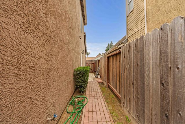 5504 Sun Gold Dr, Salida, CA 95368