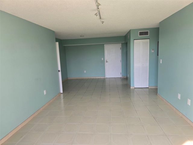 5033 NW 7th St 508, Miami, FL 33126