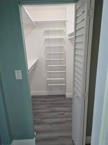 5033 NW 7th St 508, Miami, FL 33126