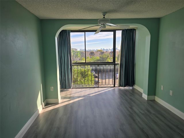 5033 NW 7th St 508, Miami, FL 33126