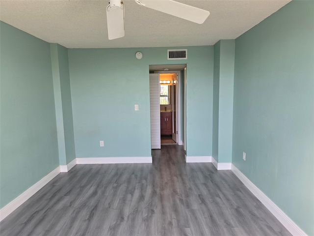 5033 NW 7th St 508, Miami, FL 33126