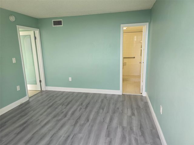 5033 NW 7th St 508, Miami, FL 33126