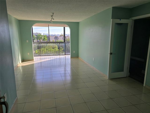 5033 NW 7th St 508, Miami, FL 33126