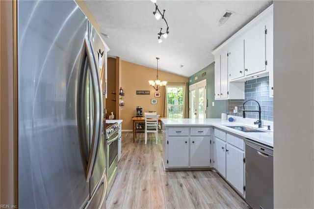 8251 Meandering LN, Gloucester, VA 23061