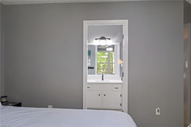 8251 Meandering LN, Gloucester, VA 23061