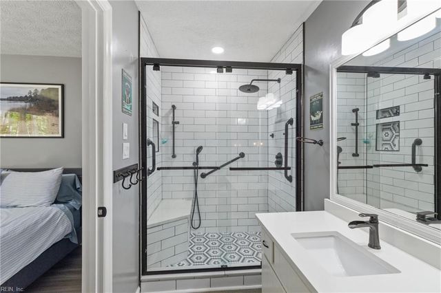 8251 Meandering LN, Gloucester, VA 23061