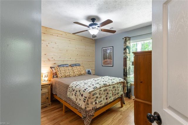 8251 Meandering LN, Gloucester, VA 23061