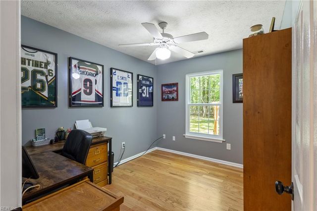 8251 Meandering LN, Gloucester, VA 23061
