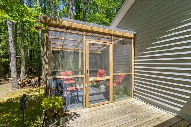 8251 Meandering LN, Gloucester, VA 23061