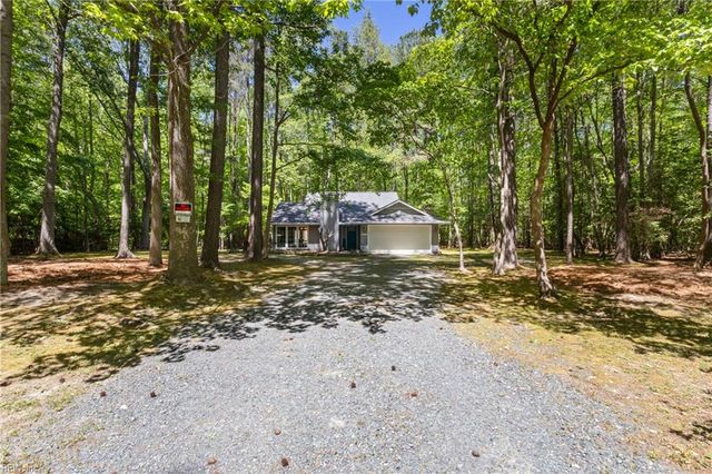 8251 Meandering LN, Gloucester, VA 23061