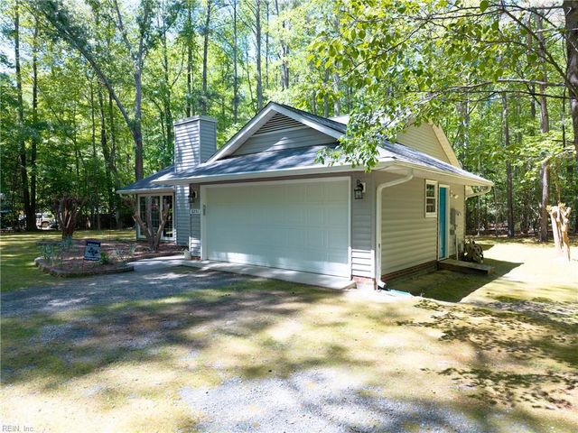 8251 Meandering LN, Gloucester, VA 23061