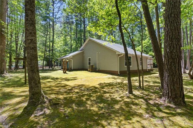 8251 Meandering LN, Gloucester, VA 23061