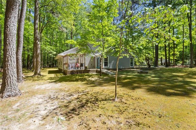 8251 Meandering LN, Gloucester, VA 23061