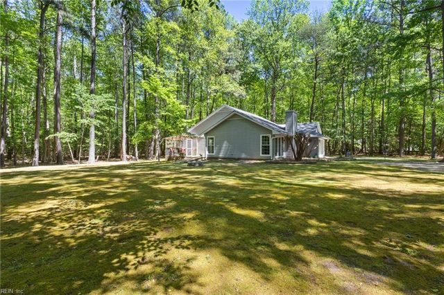 8251 Meandering LN, Gloucester, VA 23061