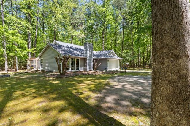 8251 Meandering LN, Gloucester, VA 23061