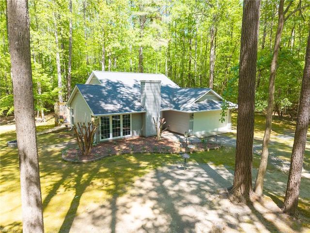 8251 Meandering LN, Gloucester, VA 23061
