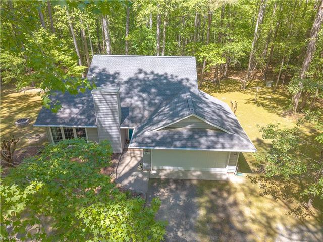 8251 Meandering LN, Gloucester, VA 23061