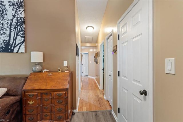 8251 Meandering LN, Gloucester, VA 23061