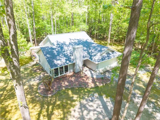8251 Meandering LN, Gloucester, VA 23061