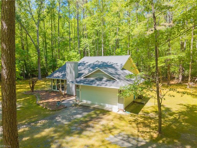 8251 Meandering LN, Gloucester, VA 23061