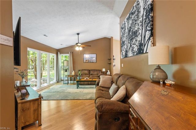 8251 Meandering LN, Gloucester, VA 23061