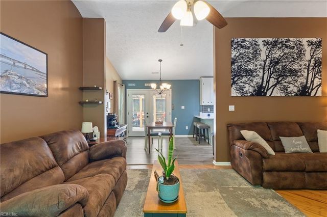 8251 Meandering LN, Gloucester, VA 23061