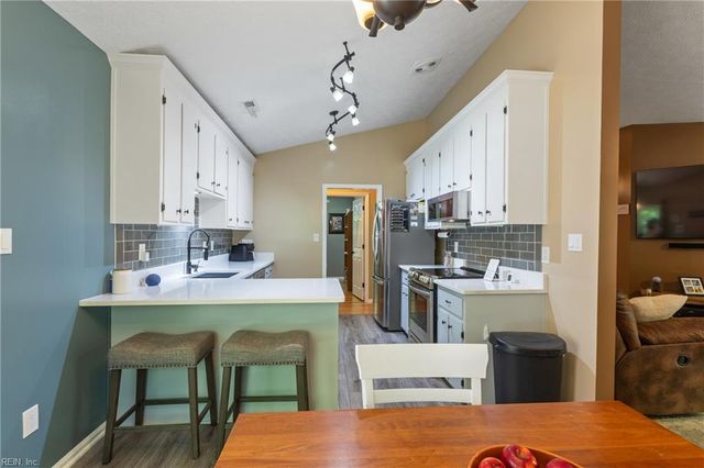 8251 Meandering LN, Gloucester, VA 23061